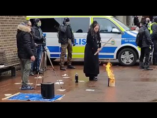 В Швеции в очередной раз сожгли священный  для мусульман Коран