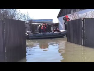 Опорный центр добровольчества в ЧС по Тюменской области помогает жителям подтопленных территорий