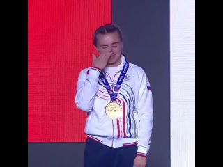 На чемпионате Европы по боксу в Белграде прервался гимн России, но болельщики в зале хором поддержали Юлию Чумгалакову.