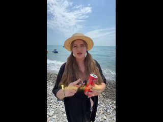Блогер в Сочи поделилась лайфхаком, как не подцепить ротовирус во время отдыха на море! Как думаете, работает? 🤔 ... (видео)