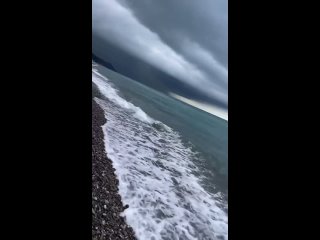 Дождь добрался до Сочи  А в Лазаревском районе- прямо ливень, ветер и град!  🎥 lazarevka1839, Анастасия Козлова,... (видео)