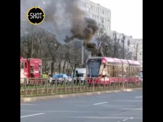 ▶️ Трамвай загорелся на ходу в Санкт-Петербурге, сообщает SHOT