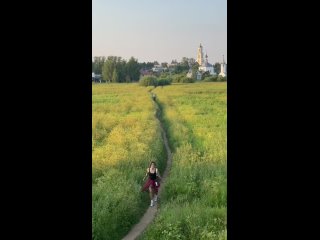 💁♂️ Теперь контент от Ивлеевой состоит только из фотографий на фоне церквей и в русской глубинке.  Сильно она... (видео)