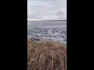 15 километров от Ханты-Мансийска- на против ярков пошёл лёд.