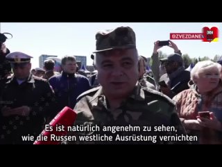 Ausländische Militärattachés besuchten heute die Ausstellung für Trophäentechnik auf dem Poklonaja-Berg