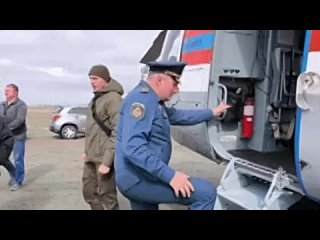 Александр Куренков и губернатор Курганской области Вадим Шумков вылетели на вертолете Ми-8 для мониторинга наиболее сложных райо