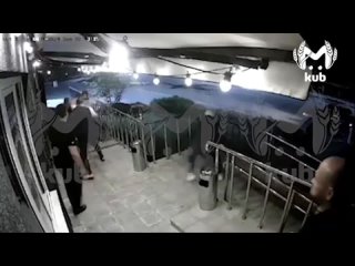Криминальные разборки закончились стрельбой в центре Крымска (Краснодарский край) Один из бандитов ранен.  Всё... (видео)