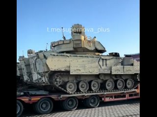 Un gran lote de vehculos de combate de infantera estadounidenses M2A2 Bradley ODS-SA, listos para ser enviados a Ucrania, fue