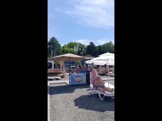 Сегодня на сочинских пляжах  Маяк, Ривьера и пляж в Вардане.  🎥sochi_camera, newpiligrimy и Дмитрий Беляев (видео)