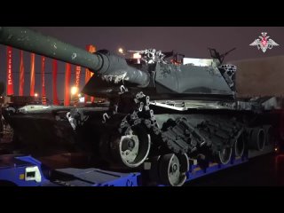 Захваченный на авдеевском направлении американский танк M1 Abrams ВСУ привезли на Поклонную гору в Москве, где перед Музеем Побе