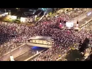 Thousands of Israelis in Tel Aviv are demanding Netanyahus resignation