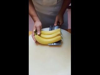 Нарезаем бананы интересным способом