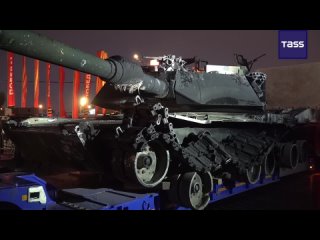 Un char amricain M1 Abrams, captur sur laxe dAvdeevka de lopration militaire spciale russe, est arriv sur le mont Poklo