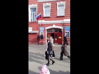 Видео от Уличные чтения стихов в Слободском