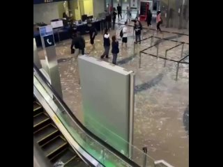 Сильнейший ливень и ураган в Дубае
