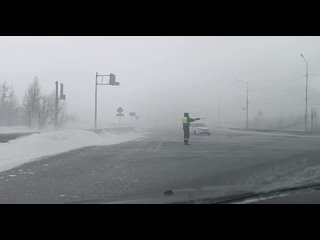 ️В окружной столице автоинспекторы продолжают обеспечивать безопасность дорожного движения во время неблагоприятных погодных усл