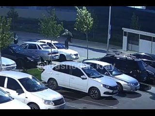 В Краснодаре подросток прошелся по припаркованному автомобилю .