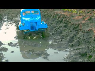 RC Crawlers Mud Riding 4x4 vs 6x6 Cras Off Road Racing