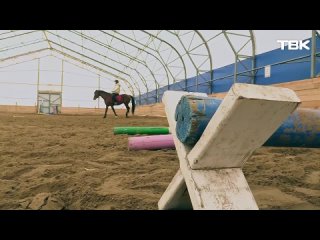 Ведет Новости ТВК уже 30 лет и обожает лошадей. А еще спела дуэтом со Львом Лещенко!