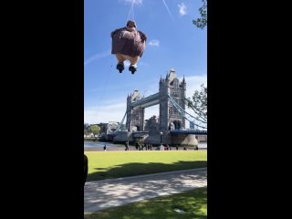 В небе над Лондоном запустили гигантскую тётушку Мардж из «Гарри Поттера» — всё в честь 20-летия премьеры третьего фильма франши