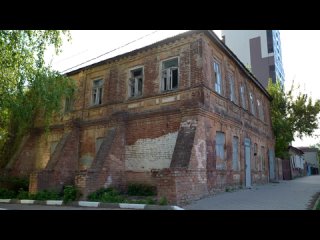 Исторический момент освобождения Белгорода 5 августа 1943 года. Победные красные знамёна на зданиях  один из его символов