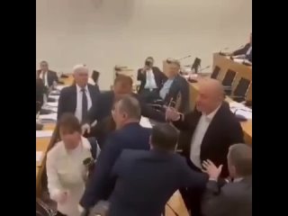 Грузинские депутаты горячо обсуждают закон об иноагентах