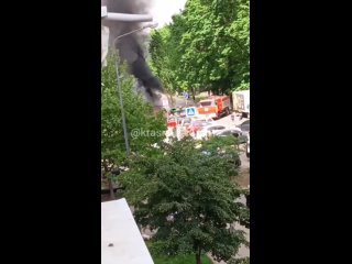 В Краснодаре в районе Панорамы сгорела мусорка на Героев Разведчиков.