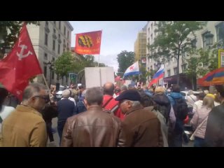 As se vivi el inicio de la Marcha del Regimiento Inmortal en Madrid, en la que se conmemora a los cados en la Guerra Patria (