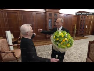 Владимир Путин встретился со своей школьной учительницей Верой Дмитриевной Гуревич