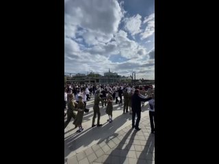 500 казанских школьников приняли участие в акции «Вальс Победы»    Акция проводится 7 лет подряд и за это время стала... (видео)