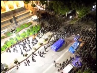 Georgia's officers who withdrew into alley behind Parl't building in Tbilisi are leaving it, moving toward interior ministry bui