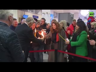 ️ The Holy Fire, a symbol of Easter celebration, was delivered to the Cathedral of Christ the Savior in Moscow. Thousands of bel