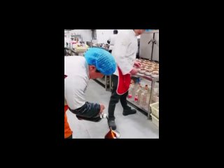 Тогда уже и без неё можно😂 (видео)