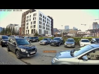 В Новосибирске автоледи сбила девочку на самокате