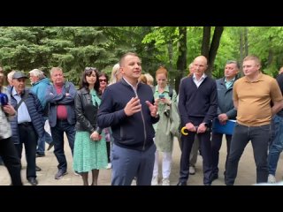Мэр выступает перед курянами в парке Бородино