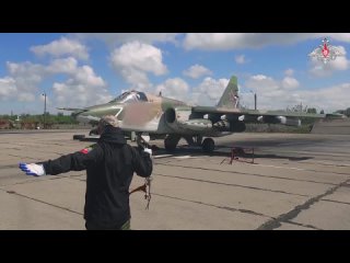 Штурмовики Су-25 сорвали ротацию подразделений ВСУ в зоне ответственности группировки войск «Юг». В результате выполнения полетн