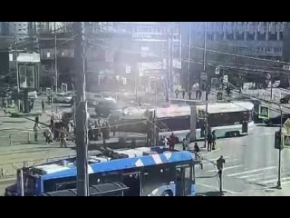 В Петербурге «умный» трамвай наехал на толпу пешеходов