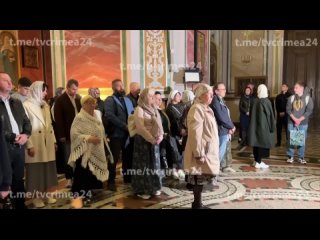 В православных храмах Крыма проходят пасхальные богослужения
