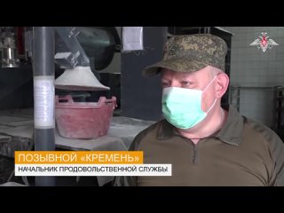 Военные повара Новороссийского десанта готовят хлеб на полевом хлебозаводе