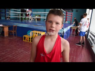 В Краснолучской детско-юношеской спортивной школе № 1 проходит традиционное открытое первенство по боксу памяти мастера спорта С