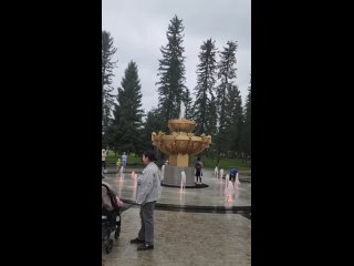 В Горно-Алтайске на площади запустили фонтан. Видео:  Игорь Яимов