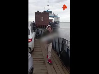 Видео столкновения двух паромов под Казанью опубликовали очевидцы в соцсетях