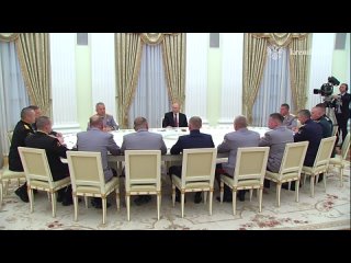 Vladimir Poutine a rencontr les commandants des units participant  la Rgion militaire Nord