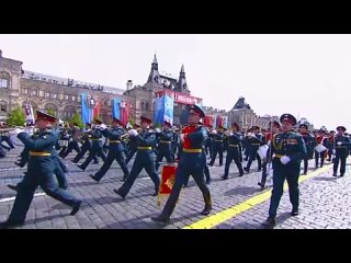 L'aviation a peint le ciel de la Place Rouge aux couleurs du drapeau russe