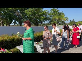 En La Habana depositan flores en el Mausoleo al Soldado Internacionalista Sovitico