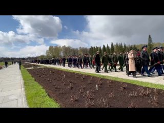 Видео с торжественно-траурной церемонии, посвященной 79-й годовщине Победы в Великой Отечественной войне, прошедшей на Пискаревс