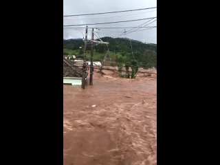 Сильное наводнение нанесло разрушительный ущерб в Синимбу, Риу-Гранди-ду-Сул, Бразилия  В некоторых местах выпало более 400 м
