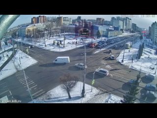 В Красноярске водитель внаглую проехал на красный и попал в ДТП