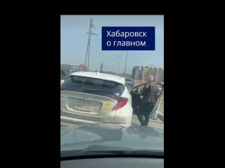 Мужчина с пистолетом угрожал хабаровчанину