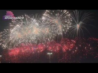 Небо над Москвой озарили праздничные салюты в честь Дня Победы